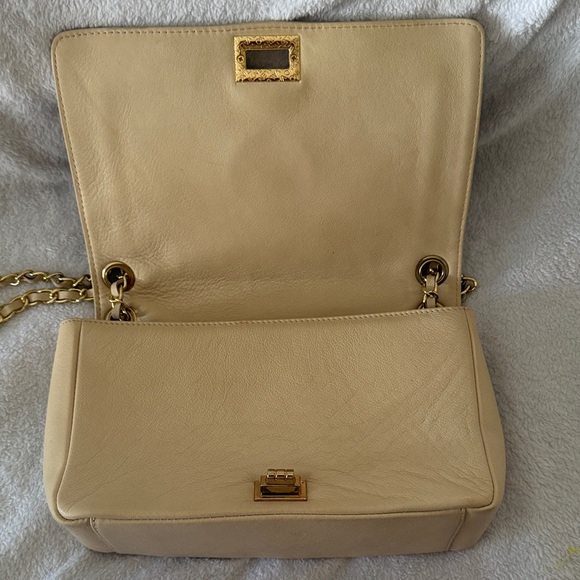 Valentino Cream Quilted Shoulder Bag with Gold Chain - Picture 5 of 10